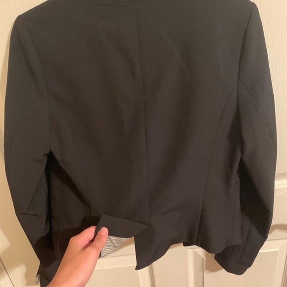 Blazer - Picture 6 of 7